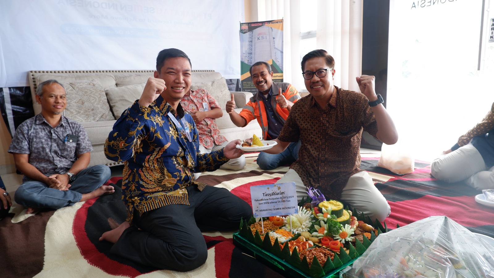 Penjualan Lampaui Target, Manajemen dan Karyawan KSI Gelar Syukuran